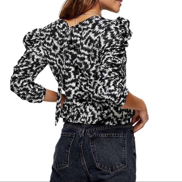 TOPSHOP | Scratchy Wave Blouse Top - Picture 2 of 4